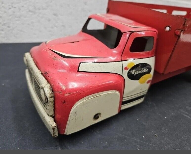 Vintage 1950s WYANDOTTE Toy Stake Livestock Farm Truck Steel X-207 Red 16”