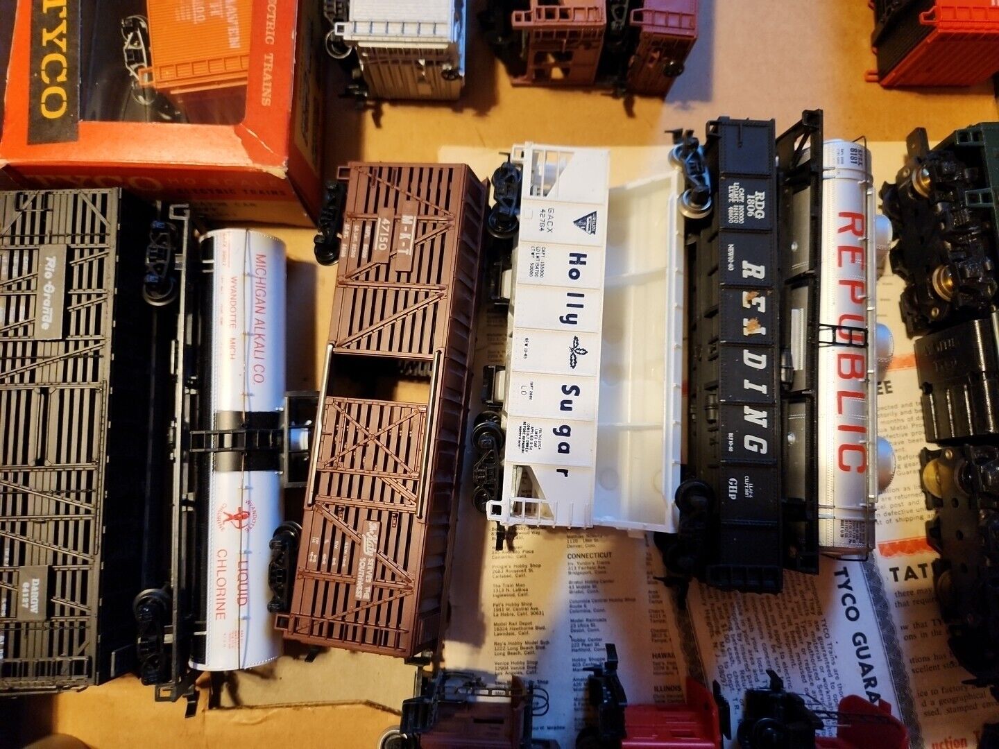 Vtg. Lot Of 17  Brands HO Scale Train Cars - Shells / Parts Pennsylvania Engine