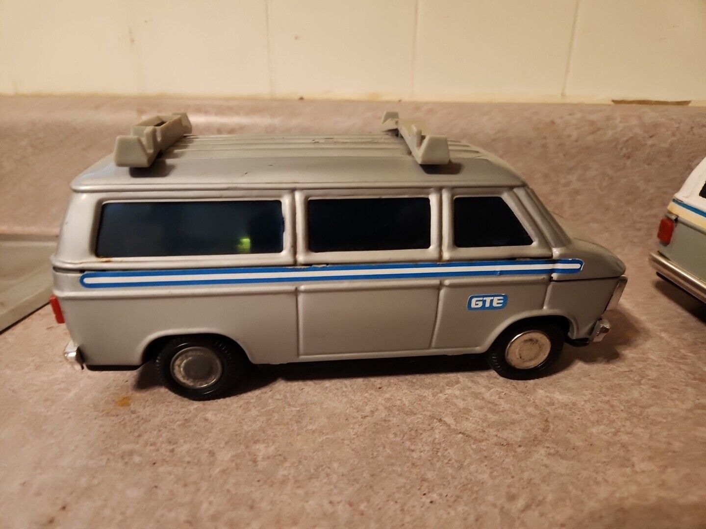 Lot Of Two Vintage ERTL GTE Delivery Van Dodge Van Coin Collectible Bank Toy 