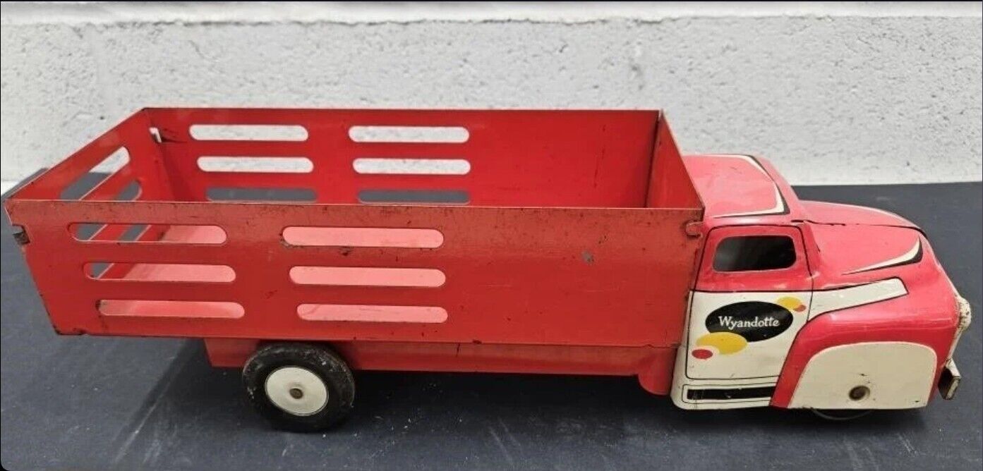 Vintage 1950s WYANDOTTE Toy Stake Livestock Farm Truck Steel X-207 Red 16”