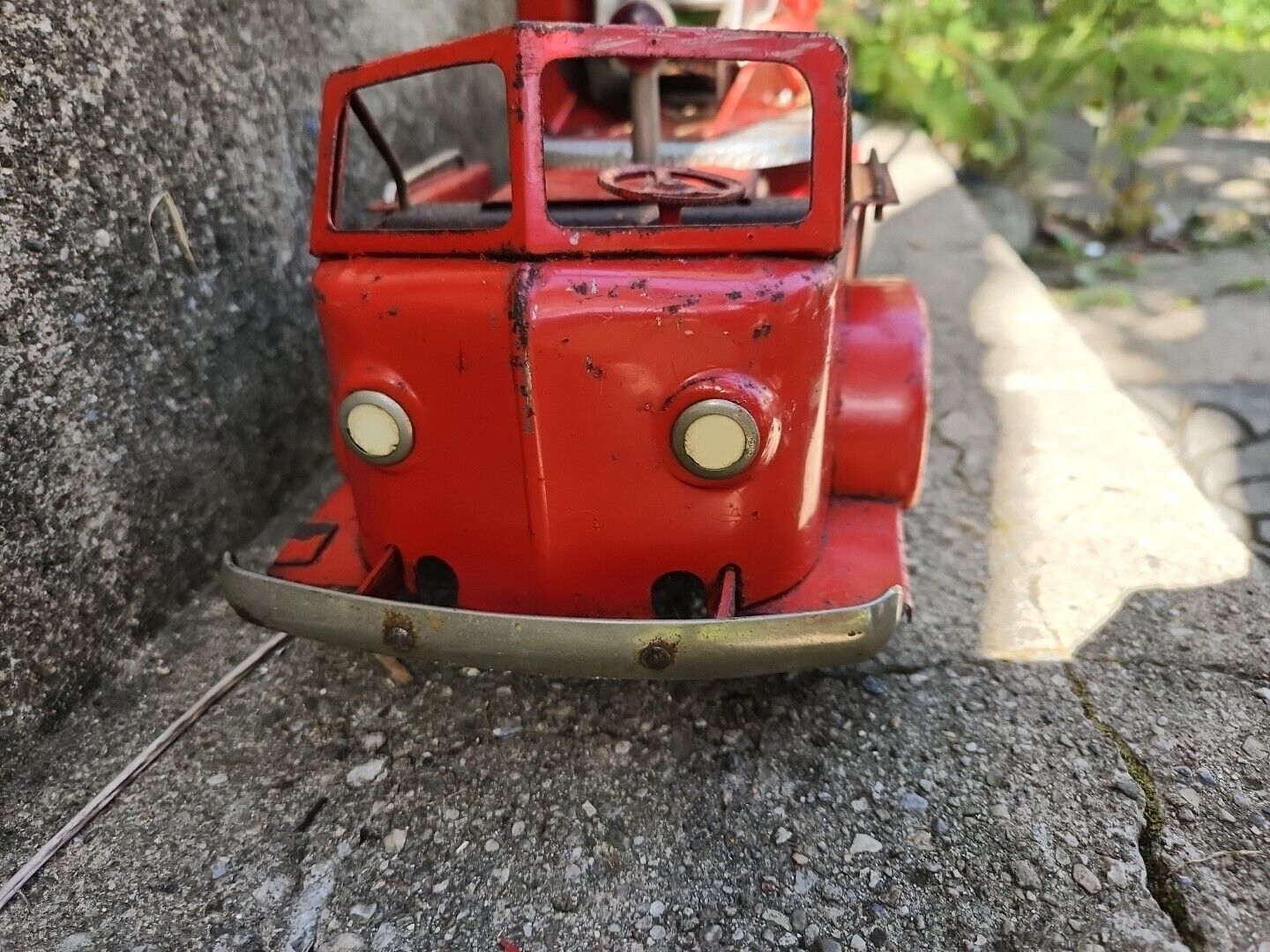 Vintage Doepke Rossmoyne Model Toys Ladder Fire Truck Pressed Steel 1950s