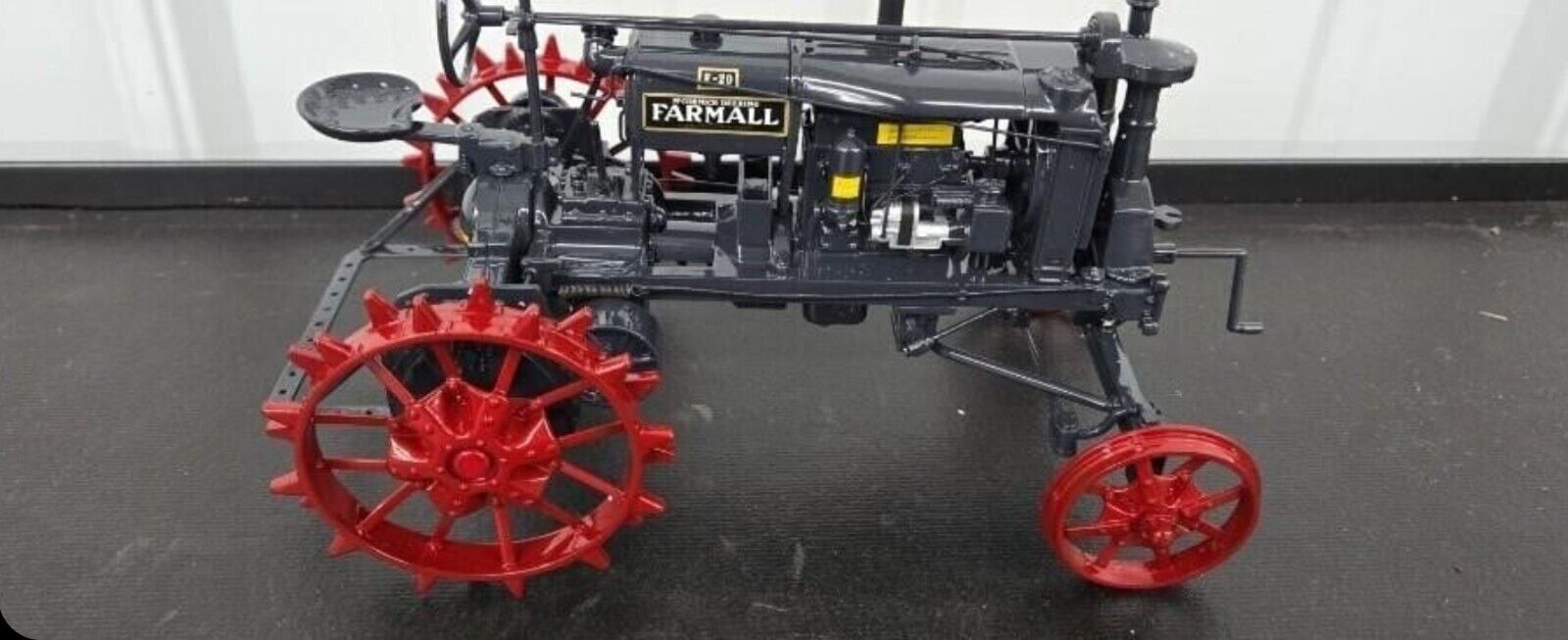 PRECISION SERIES THE MCCORMICK-DEERING FARMALL F-20 FARM TRACTOR 1/16 SCALE