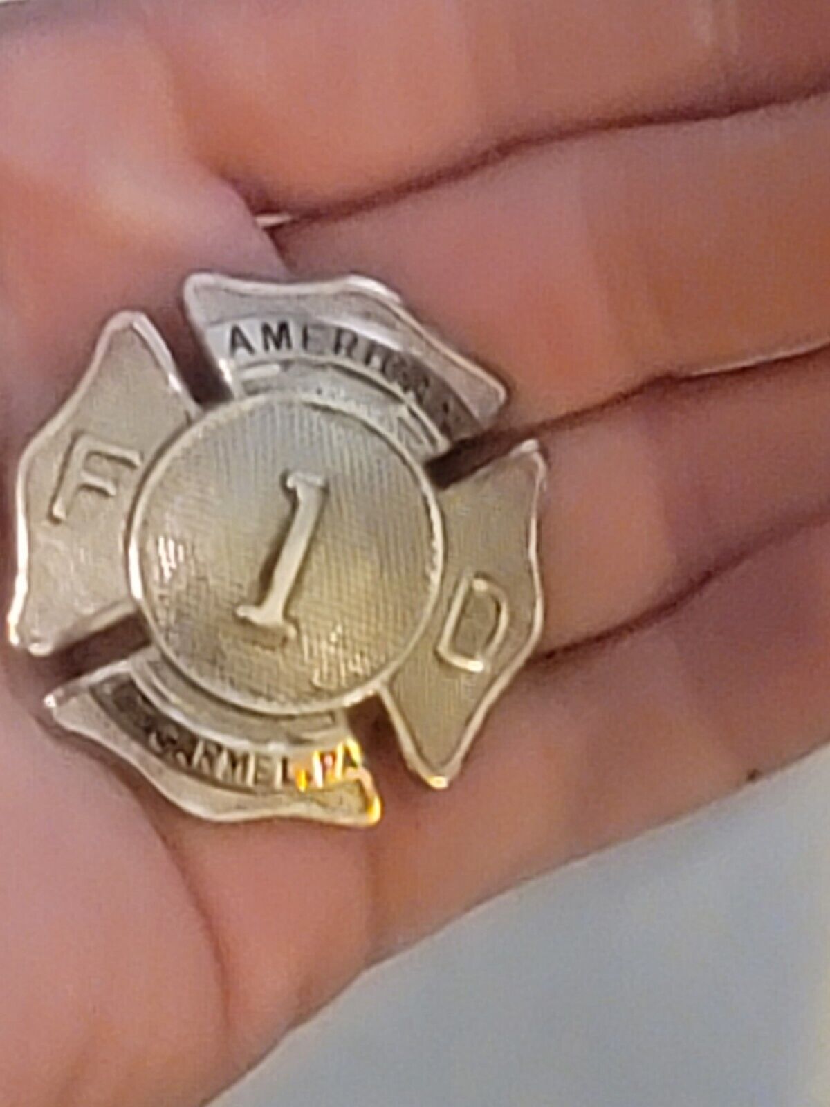 OBSOLETE FIREMAN'S BADGE  Mt. CARMEL PA FIREFIGHTER FIRST American 1