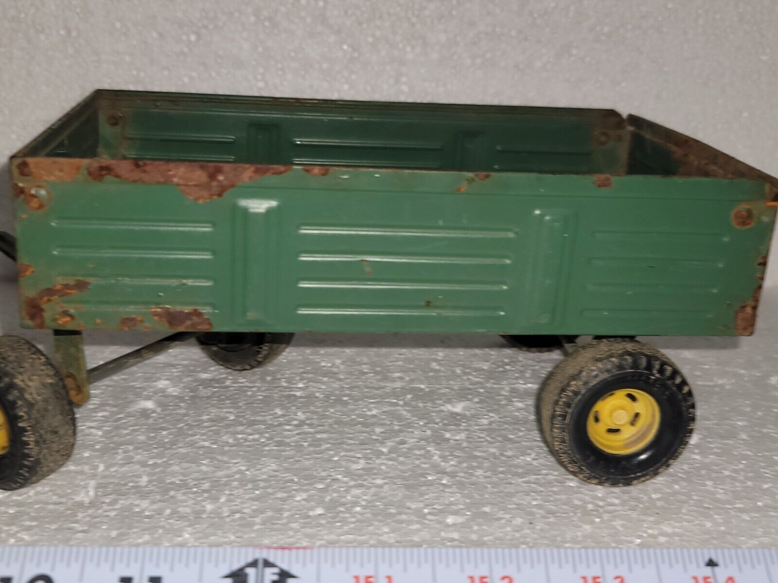 John Deere Ertl Vintage Metal Trailer 52040 