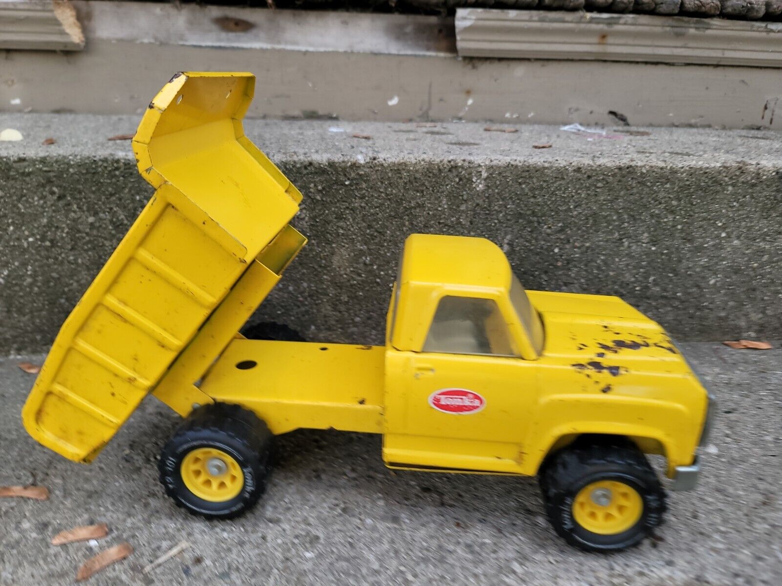 Vintage Tonka Pressed Steel 1970s XR-101 Yellow Dump Truck Original 