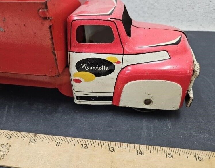 Vintage 1950s WYANDOTTE Toy Stake Livestock Farm Truck Steel X-207 Red 16”