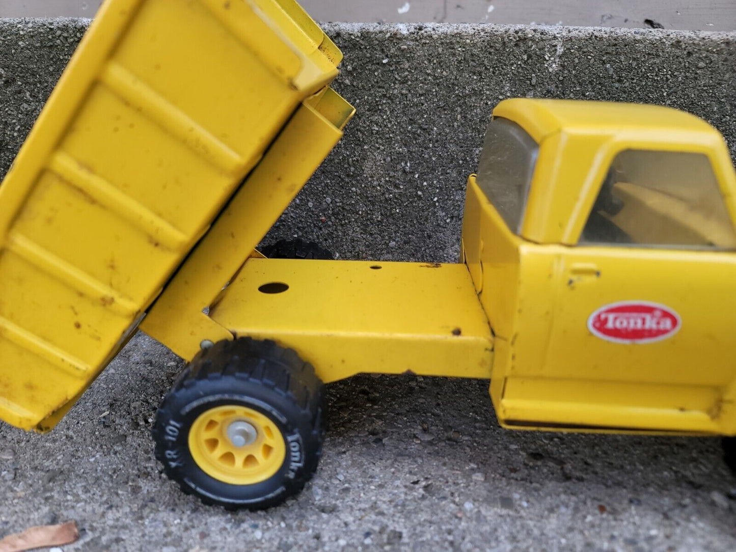 Vintage Tonka Pressed Steel 1970s XR-101 Yellow Dump Truck Original 