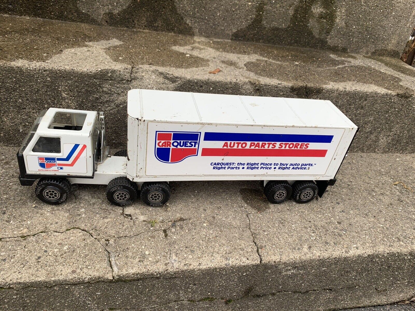 Vintage 1978 Tonka No. 9661 Private Label Car Quest  Semi & Trailer