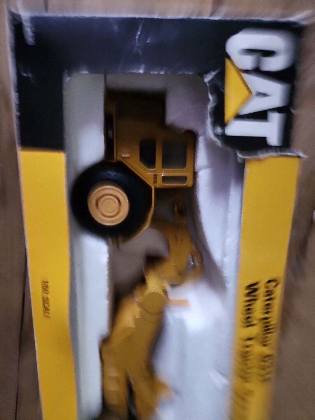 Caterpillar 631E Wheel Tractor Scraper NIB 1/50 Scale Box Has Some Rips See Pics