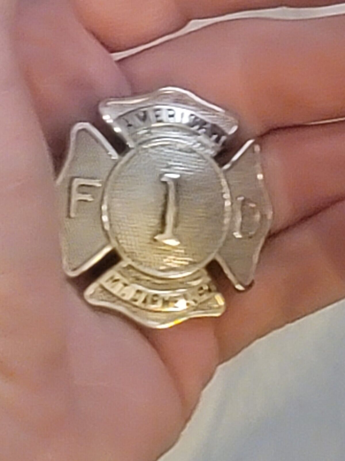 OBSOLETE FIREMAN'S BADGE  Mt. CARMEL PA FIREFIGHTER FIRST American 1