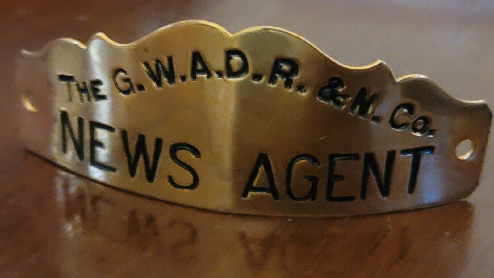 VINTAGE ARMSTRON NEWS  COMPANY AGENT HAT BADGE G.W.A.D.R.&N.  COMPANY Badge Pin 