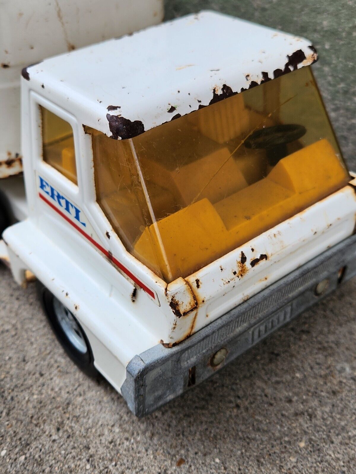 Vintage Dyersville Iowa ERTL Co TOYS advertising Pressed Steel Semi Truck white