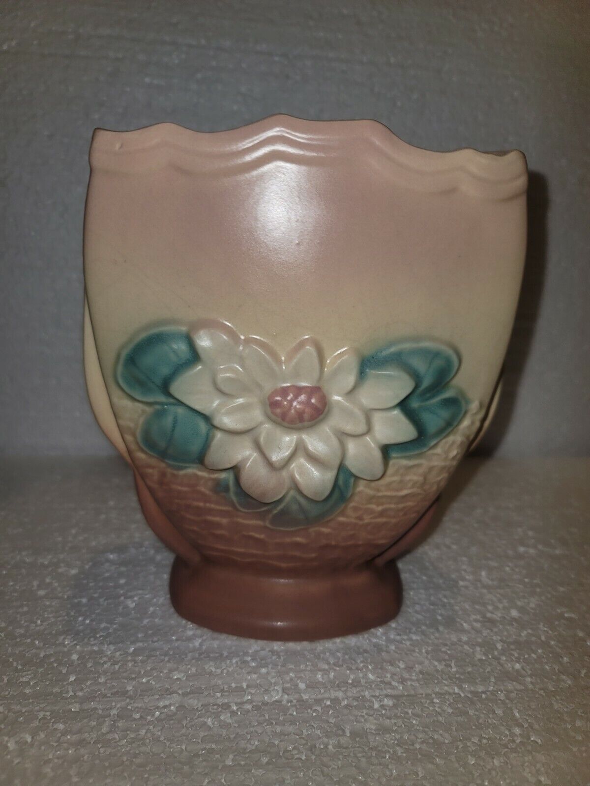 Vintage Hull Pottery Woodland Vase LG 6 1/2" Pink Waterlily 