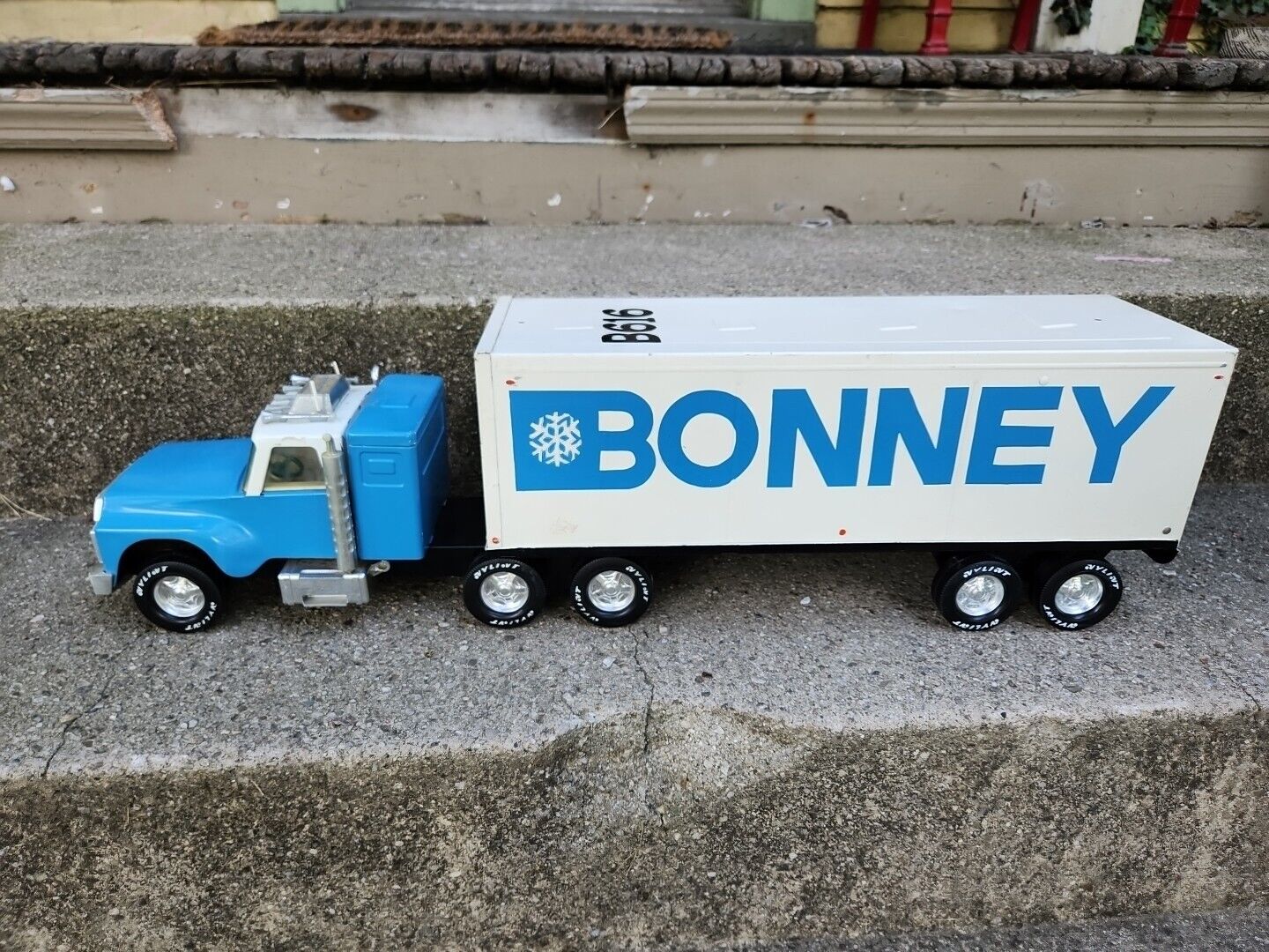 Vintage Nylint Bonnie 18 Wheeler Toy Semi Truck Tractor Trailer 