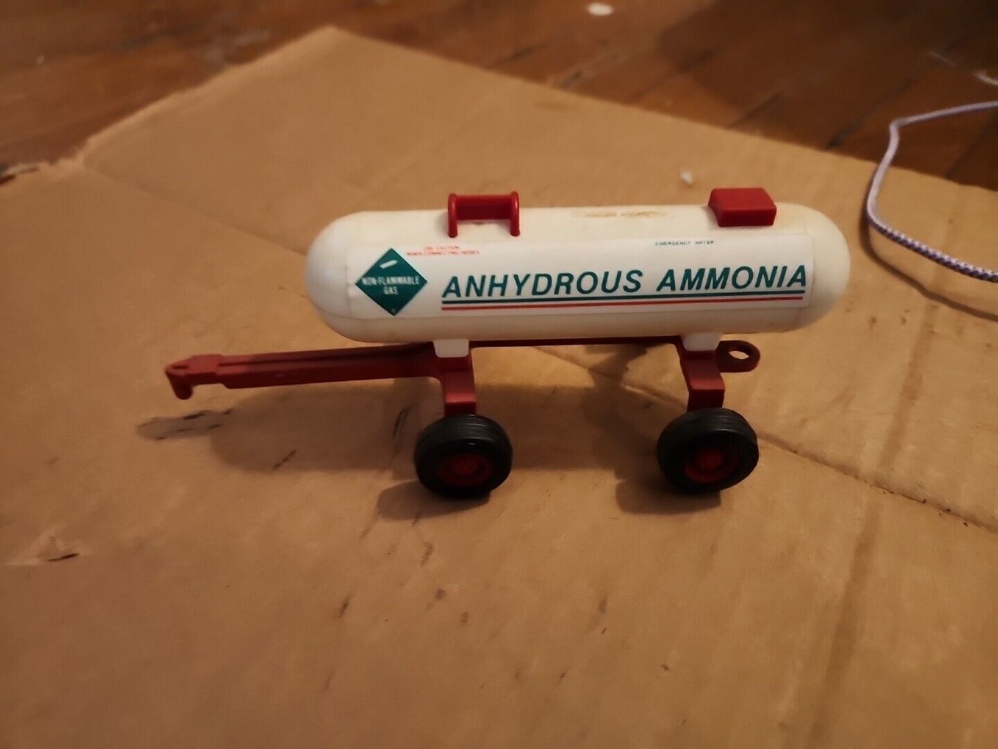 Ertl  Anhydrous Ammonia Tank Wagon  1/64 AA-1550-G