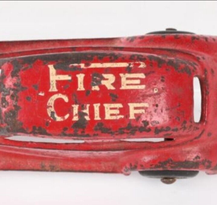 Vintage ARCADE CAST IRON RED FIRE CHIEF CAR HUBLEY 5½" 