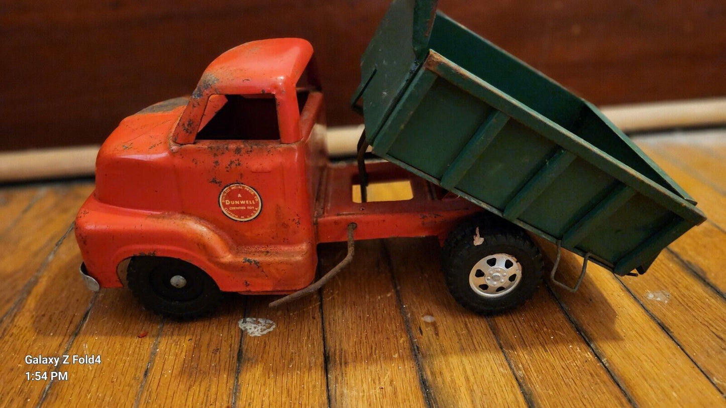 Vintage Dunwell Red & Green Dump Truck, Beautiful Original Condition