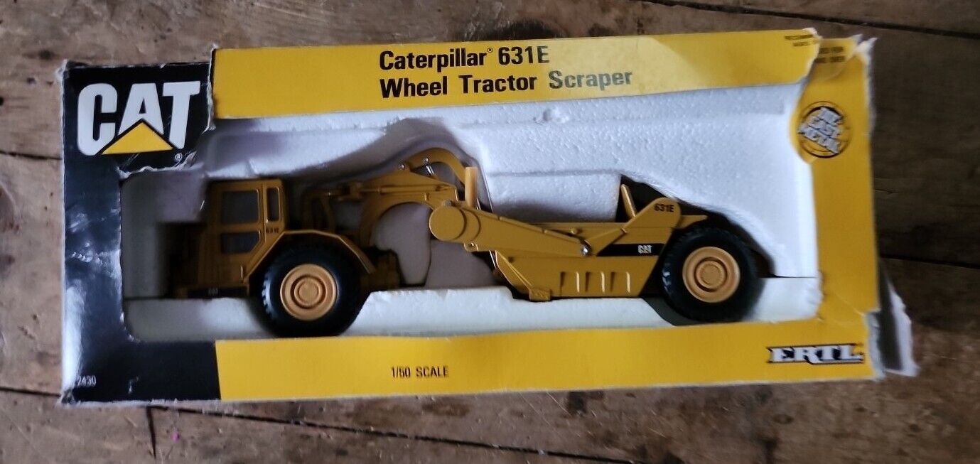 Caterpillar 631E Wheel Tractor Scraper NIB 1/50 Scale Box Has Some Rips See Pics