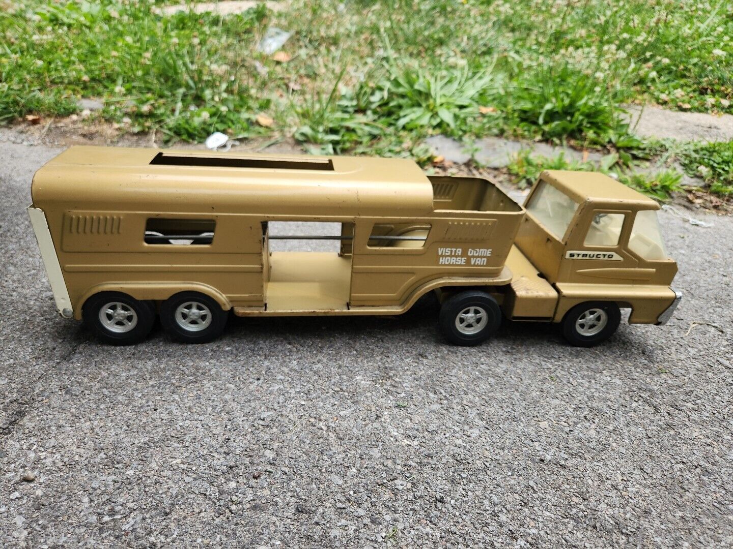 VINTAGE Gold Vista Dome Horse Van and Trailer STRUCTO Pressed Steel