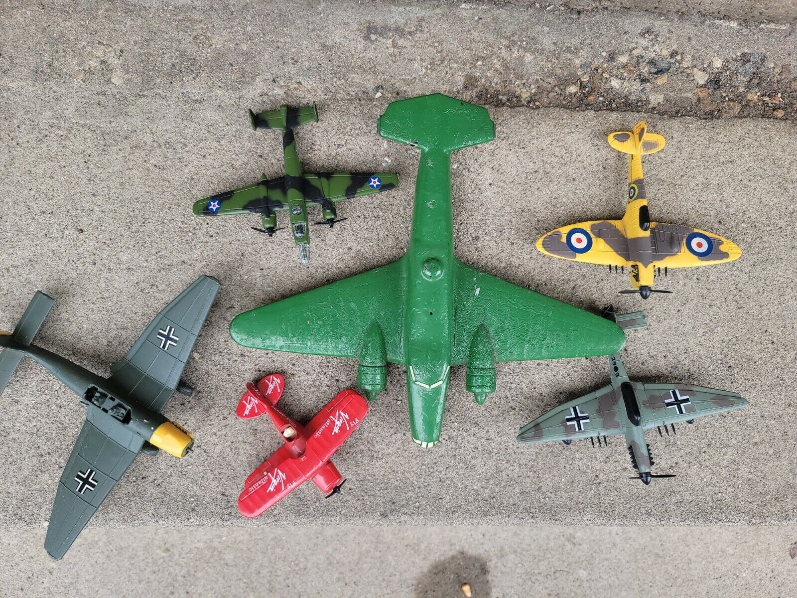 Lot Of 5 Military Planes- Various Scales Dinky Toys maisio matchbox 