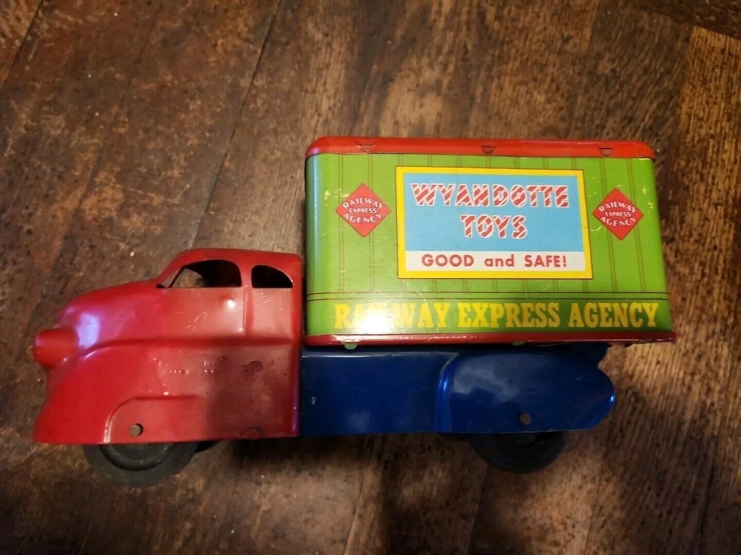 WYANDOTTE TOYS RAILWAY EXPRESS AGENCY TRUCK. SUPER NICE TIN LITHO PLASTIC 1950's