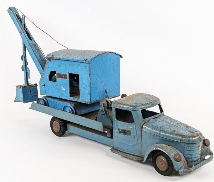 EARLY STRUCTO DIAMOND T CAB FLATBED TRUCK W/STEAM SHOVEL SET Collectible Toys 