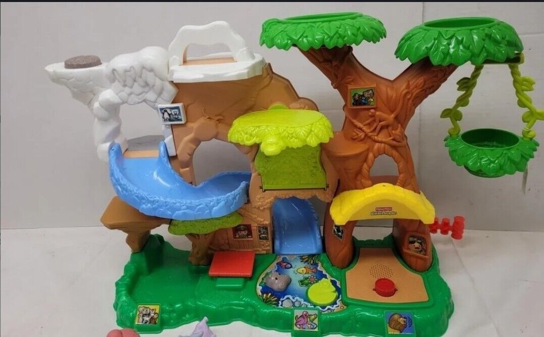 Vintage Fisher Price Little People Neighborhood w/Tree House Complete