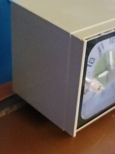 Vintage 70's Zenith Clock Radio C462F Pea Green Plastic Clock + Radio Works