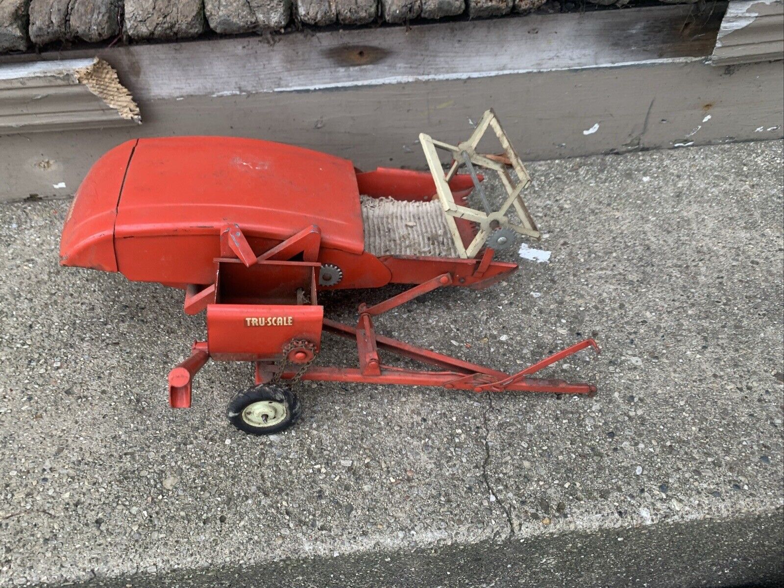 VINTAGE TRU SCALE FARM TOY HAY BALER RAKE COMBINE STYLE TOY Barn Farmer