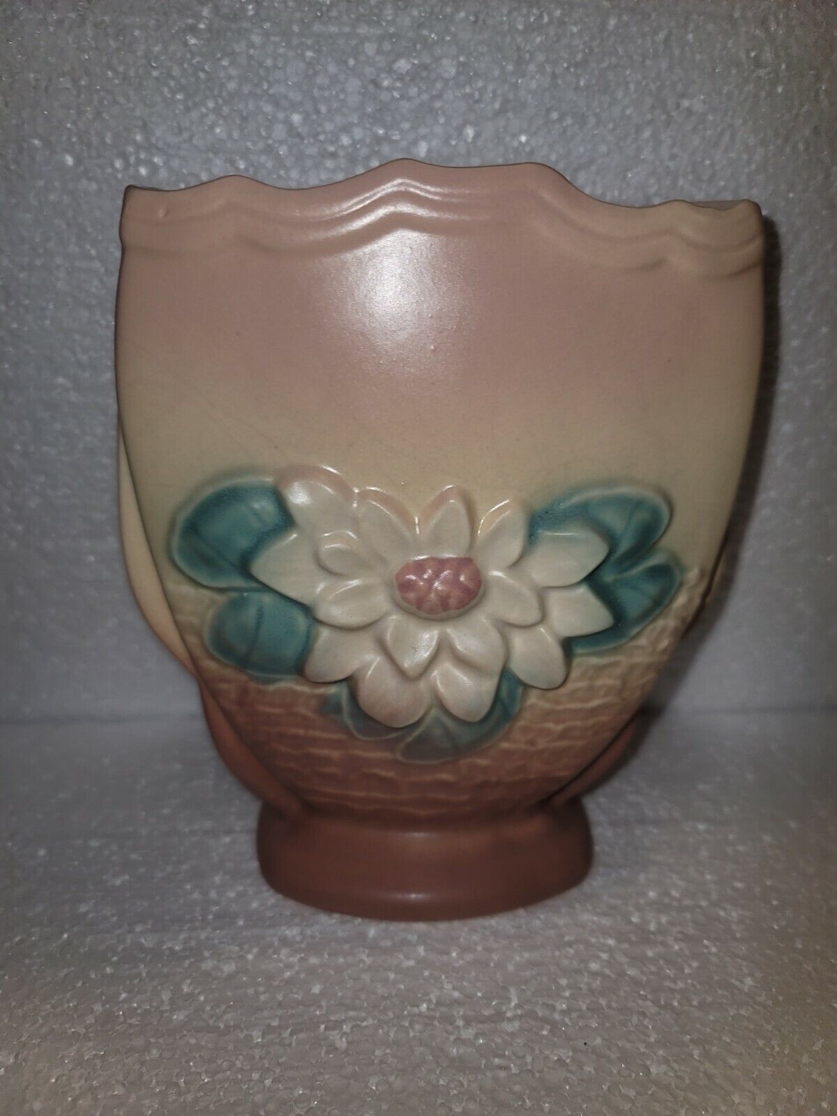 Vintage Hull Pottery Woodland Vase LG 6 1/2" Pink Waterlily 