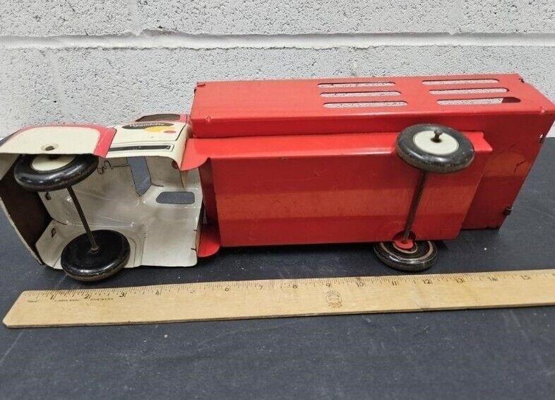 Vintage 1950s WYANDOTTE Toy Stake Livestock Farm Truck Steel X-207 Red 16”