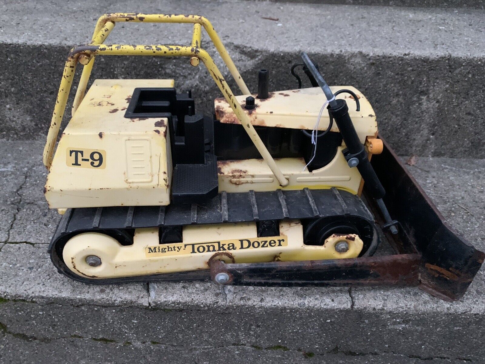 Vintage Tonka T-9 Bulldozer, Turbo-Diesel, 1980s, 43101