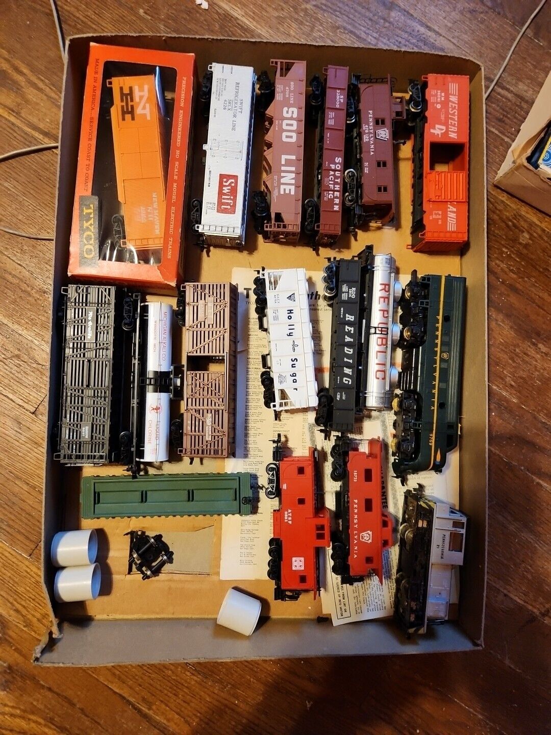 Vtg. Lot Of 17  Brands HO Scale Train Cars - Shells / Parts Pennsylvania Engine