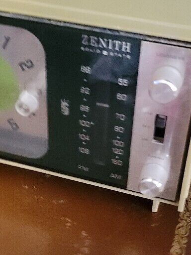 Vintage 70's Zenith Clock Radio C462F Pea Green Plastic Clock + Radio Works