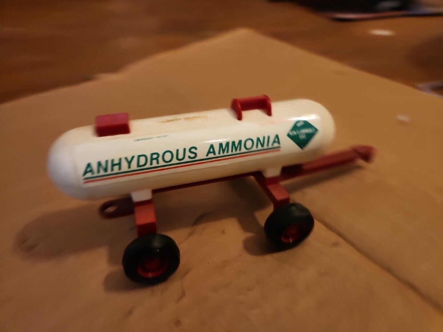 Ertl  Anhydrous Ammonia Tank Wagon  1/64 AA-1550-G