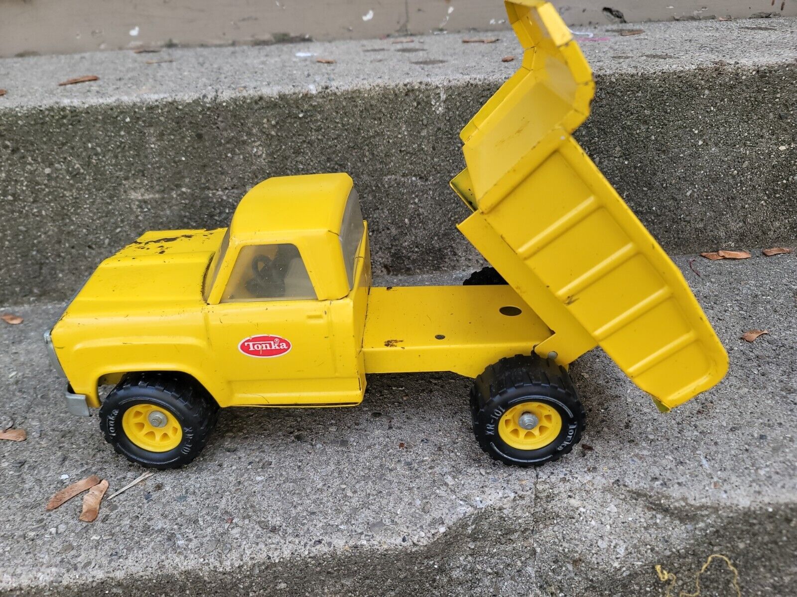 Vintage Tonka Pressed Steel 1970s XR-101 Yellow Dump Truck Original 