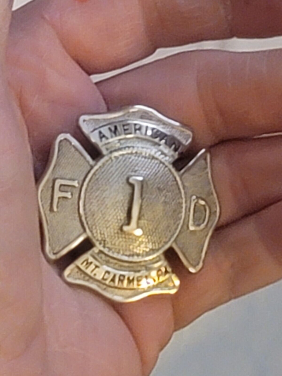 OBSOLETE FIREMAN'S BADGE  Mt. CARMEL PA FIREFIGHTER FIRST American 1