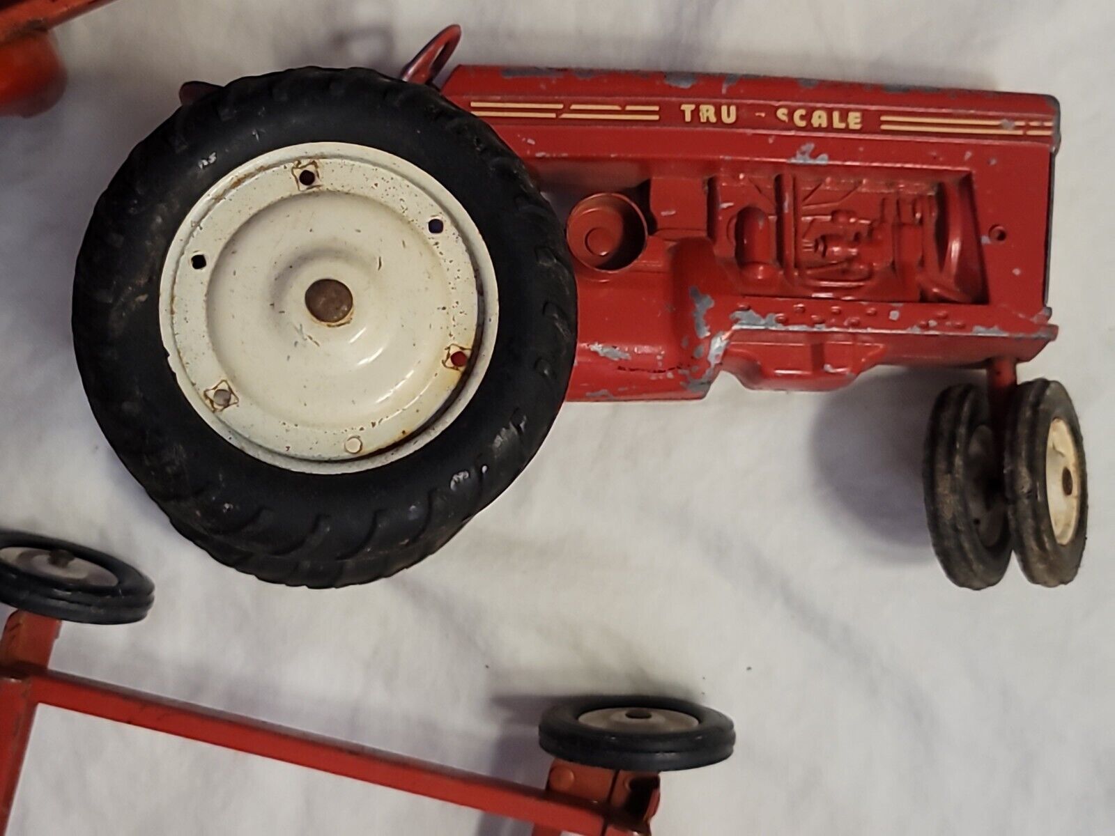 Vintage Red Tru-Scale TRACTOR & 2 Wheel Tractor Trailer & 4 Wheel Grain Trailer 