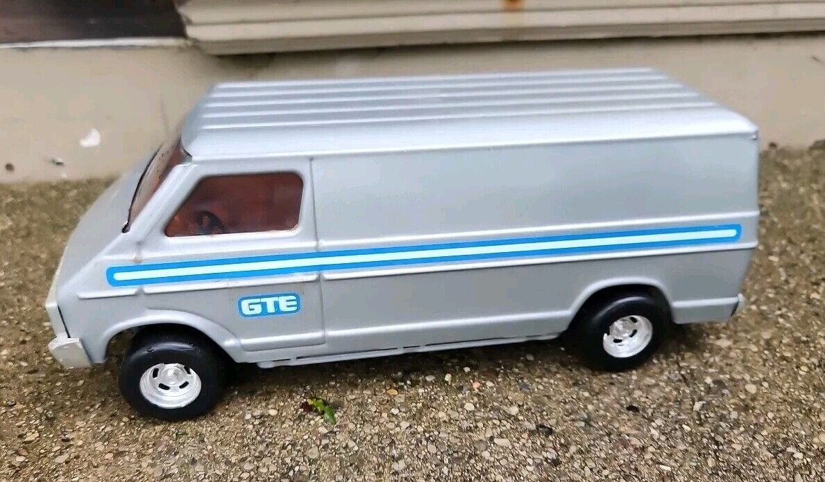 Vintage ERTL ~ GTE Delivery Van ~ Dodge Van with Box 