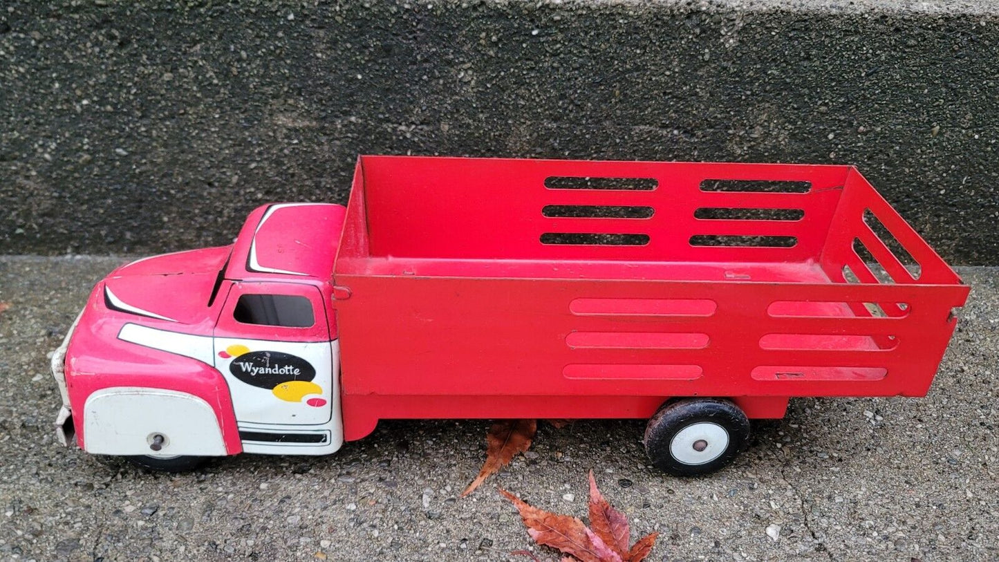 Vintage 1950s WYANDOTTE Toy Stake Livestock Farm Truck Steel X-207 Red 16”