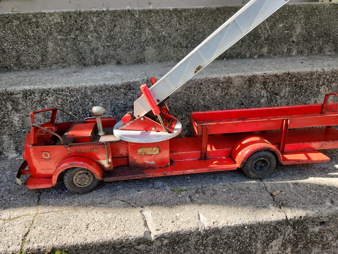 Vintage Doepke Rossmoyne Model Toys Ladder Fire Truck Pressed Steel 1950s