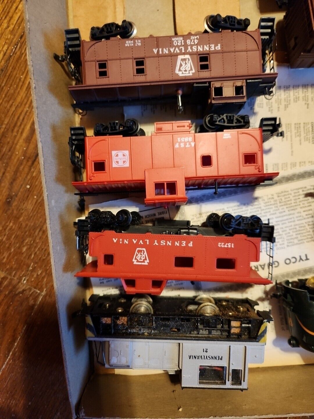 Vtg. Lot Of 17  Brands HO Scale Train Cars - Shells / Parts Pennsylvania Engine