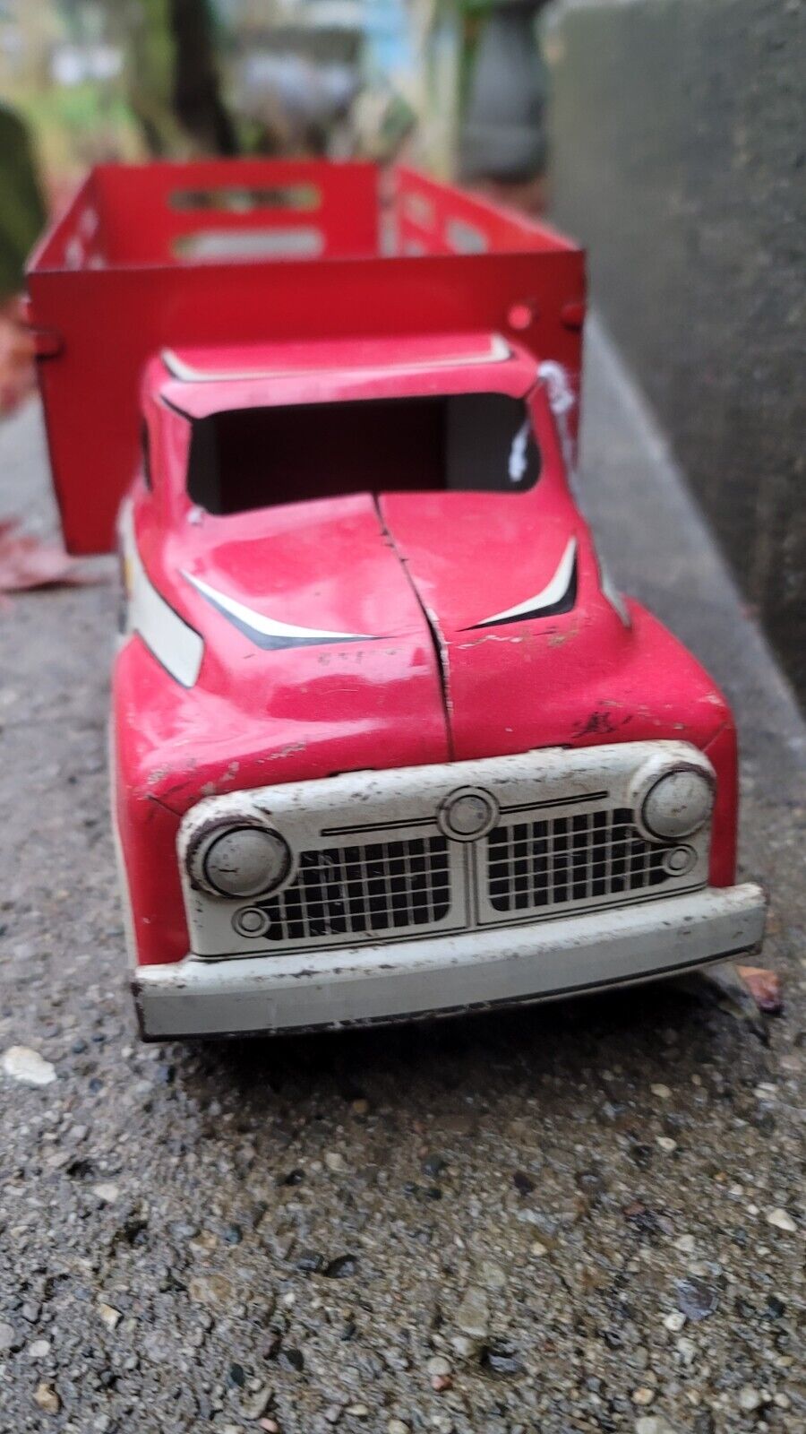 Vintage 1950s WYANDOTTE Toy Stake Livestock Farm Truck Steel X-207 Red 16”