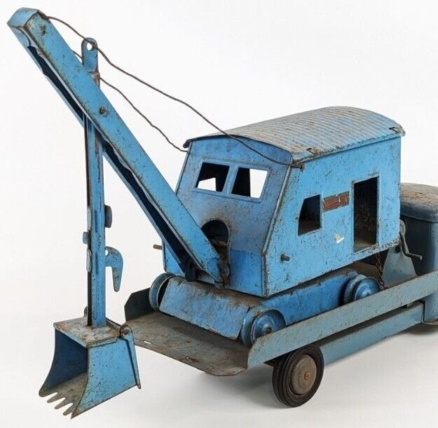 EARLY STRUCTO DIAMOND T CAB FLATBED TRUCK W/STEAM SHOVEL SET Collectible Toys 