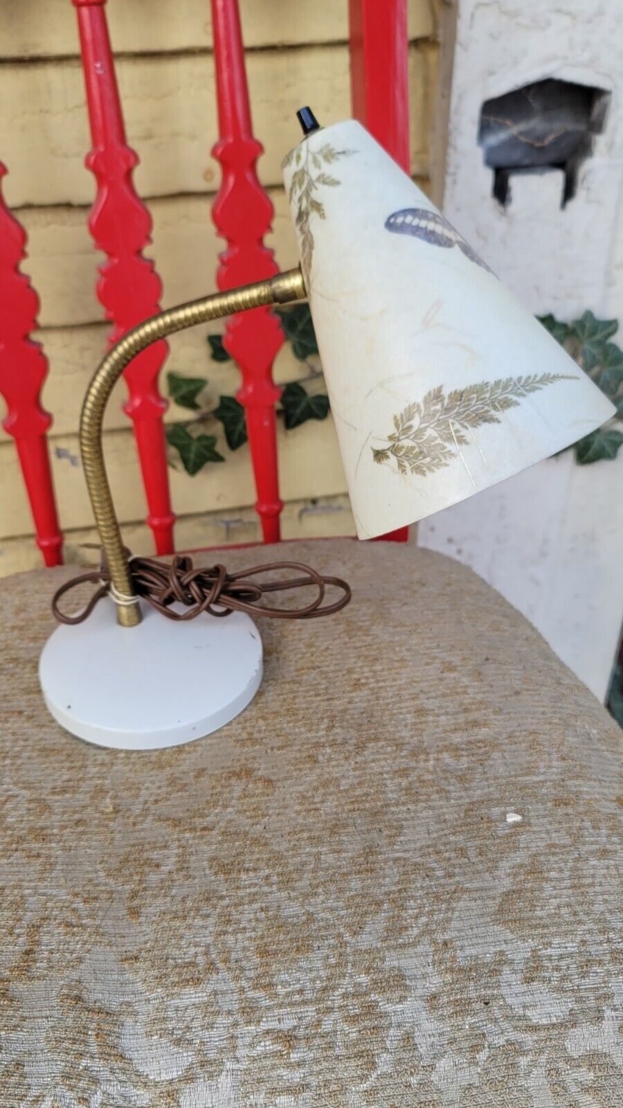 Vintage MCM Gooseneck Desk Lamp White Base W/Ferns & Butterfly Cone Works