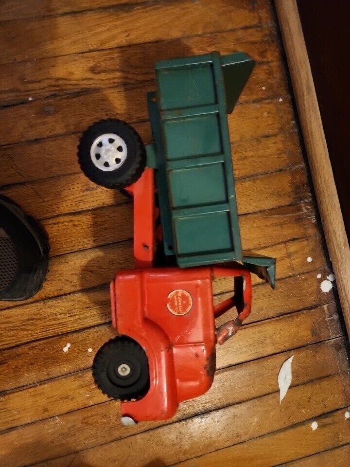 Vintage Dunwell Red & Green Dump Truck, Beautiful Original Condition