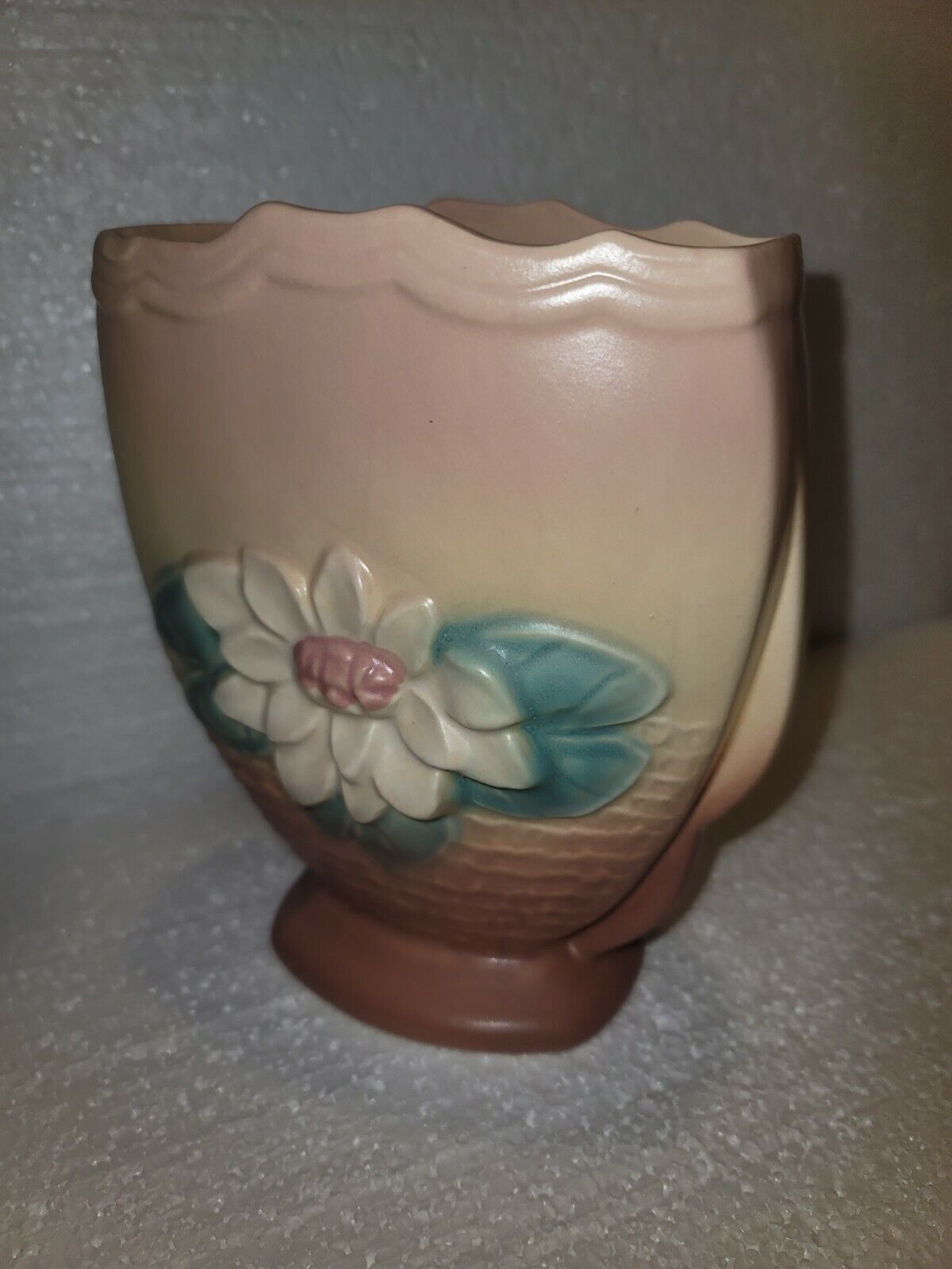 Vintage Hull Pottery Woodland Vase LG 6 1/2" Pink Waterlily 