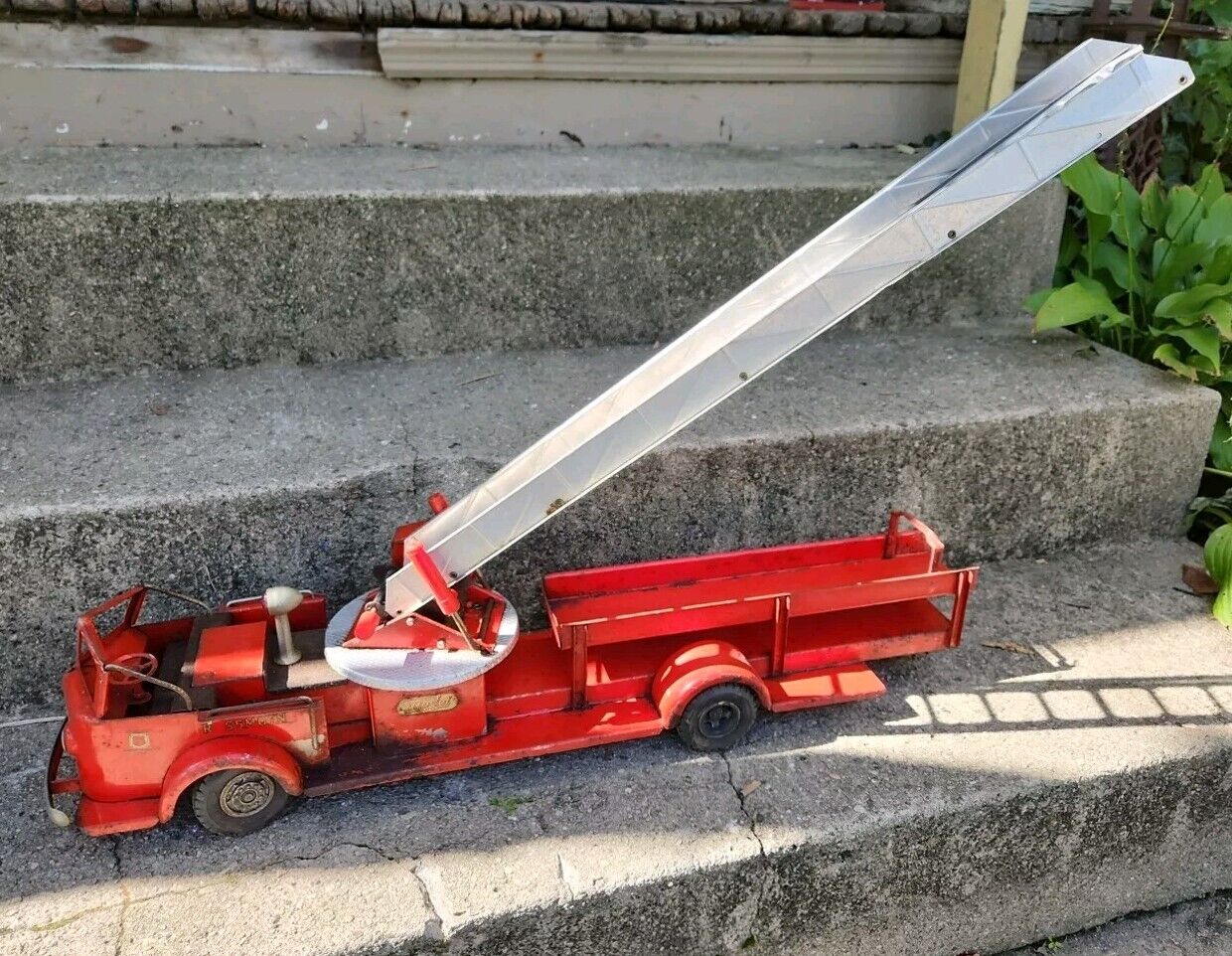 Vintage Doepke Rossmoyne Model Toys Ladder Fire Truck Pressed Steel 1950s