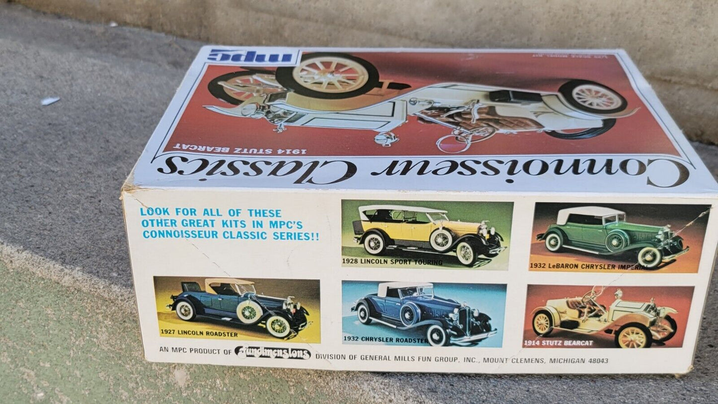 Vintage MPC Connoisseur Classic 1914 Stutz Bearcat 1/25 3105 ASTIN MARTIN DB-6