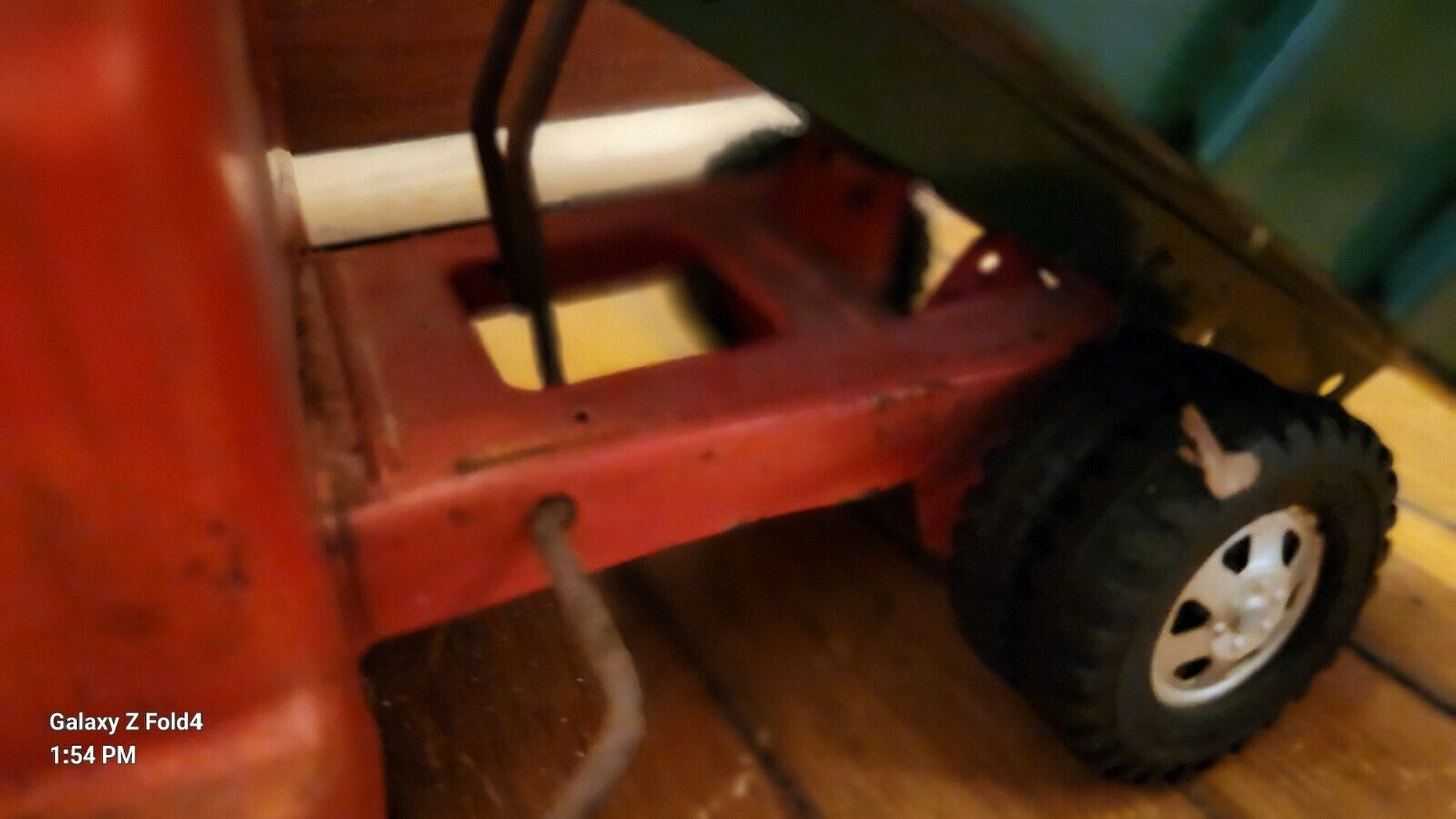 Vintage Dunwell Red & Green Dump Truck, Beautiful Original Condition